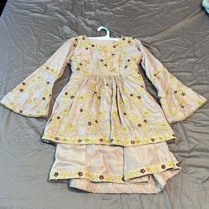 Size 26 blouse, skirt, duppata for girls. 6-7 year girls